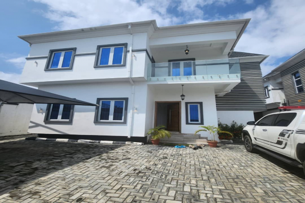 Five bedroom furnished duplex